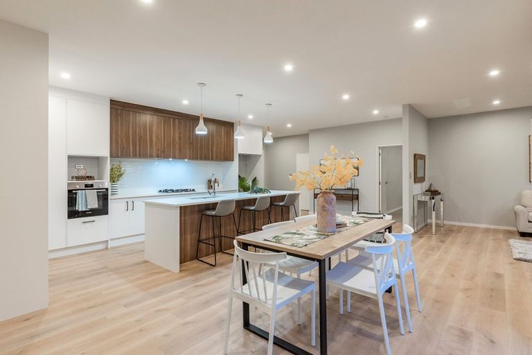 Photo of property in 17 Konoba Avenue, Kumeu, 0810