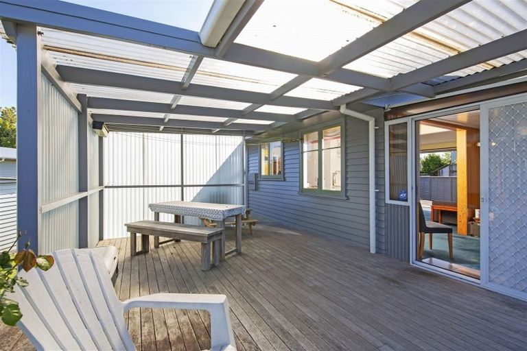 Photo of property in 85 Gloria Avenue, Te Atatu Peninsula, Auckland, 0610