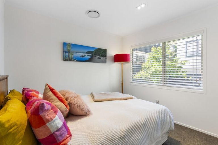 Photo of property in 1/51 Seaview Road, Castor Bay, Auckland, 0620
