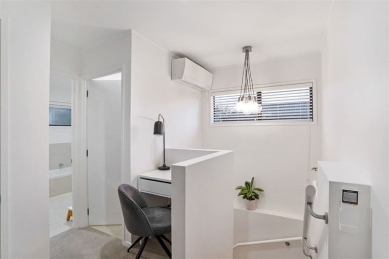 Photo of property in 1/16 Manutara Avenue, Forrest Hill, Auckland, 0620