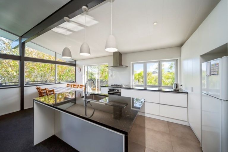 Photo of property in 5 Montana Place, Merrilands, New Plymouth, 4312