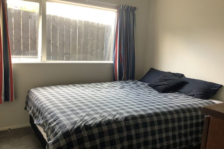 Photo of property in 5 Bishop Street, Green Bay, Auckland, 0604