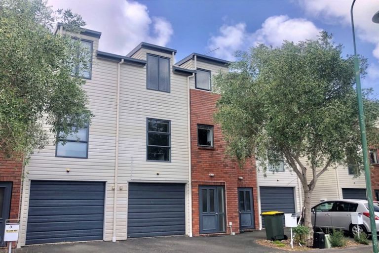 Photo of property in 36 Verdale Circle, Glen Eden, Auckland, 0602