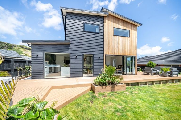 Photo of property in 15 Weatherdeck Close, Whitby, Porirua, 5024