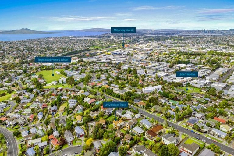 Photo of property in 2/12 Helicon Place, Totara Vale, Auckland, 0629