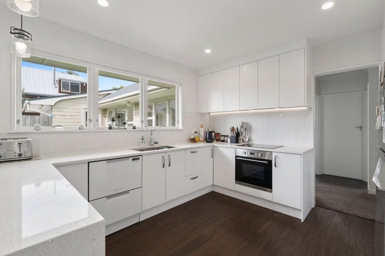 Photo of property in 1/35 Orams Road, Hillpark, Auckland, 2102