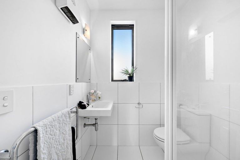 Photo of property in 2/1a Elizabeth Street, Petone, Lower Hutt, 5012