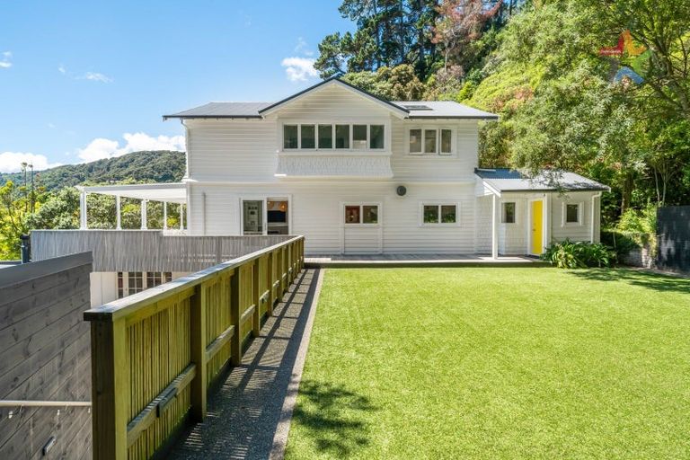 Photo of property in 8g Tawa Street, Eastbourne, Lower Hutt, 5013