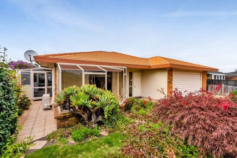 Photo of property in 1/9 Waiwera Place, Merrilands, New Plymouth, 4312