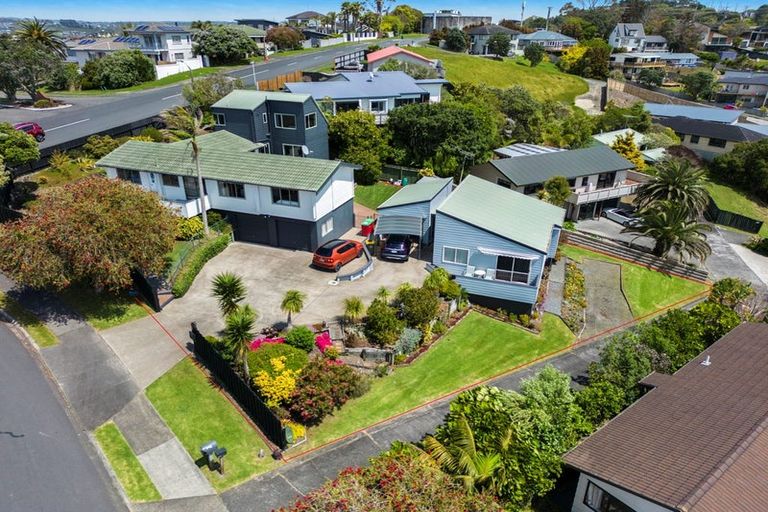 Photo of property in 8 Ngahere Views, Orewa, 0931