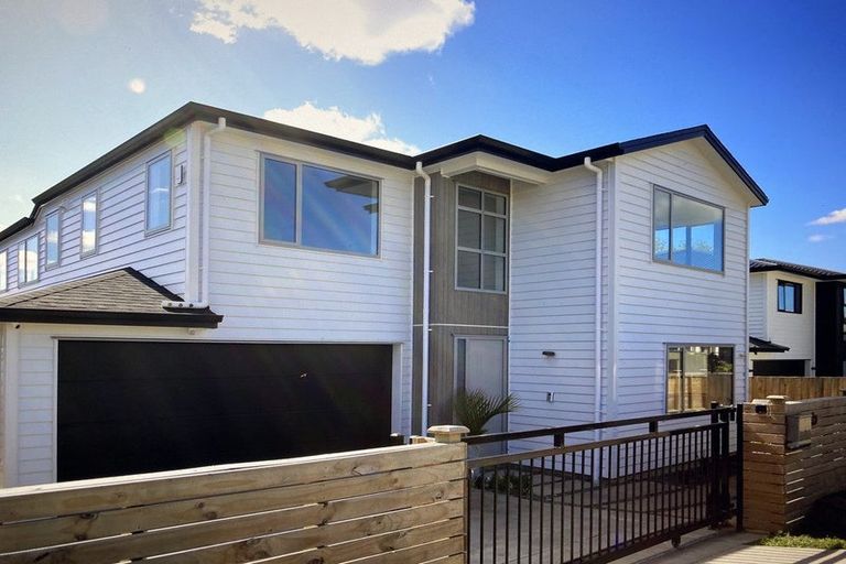 Photo of property in 28 Cirrus Way, Ranui, Auckland, 0612