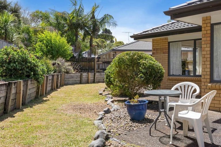 Photo of property in 90 Buscomb Avenue, Henderson, Auckland, 0610