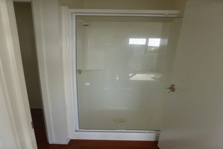 Photo of property in 33 John Dee Crescent, Red Beach, 0932