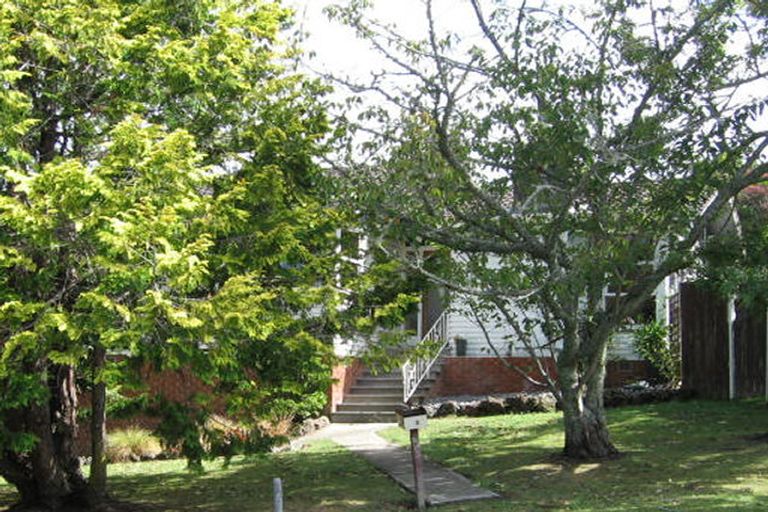 Photo of property in 12 Thornlow Street, Glendene, Auckland, 0602