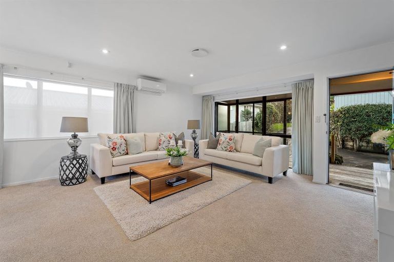 Photo of property in 2/30 Selwyn Crescent, Forrest Hill, Auckland, 0620