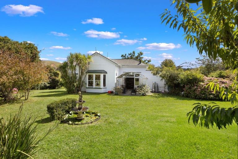 Photo of property in 20 Dye Access Road, Kaukapakapa, 0871