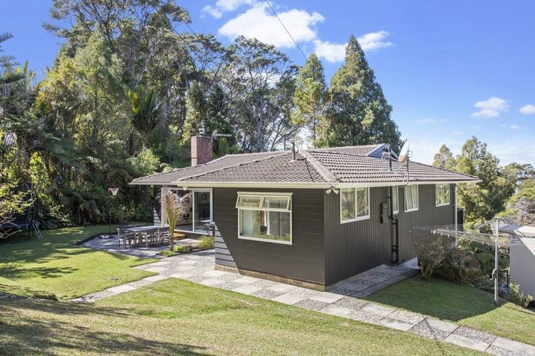 Photo of property in 35 Takahe Road, Titirangi, Auckland, 0604