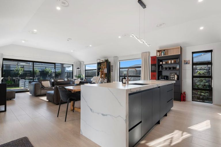 Photo of property in 8 Mccahon Drive, Rangiora, 7400