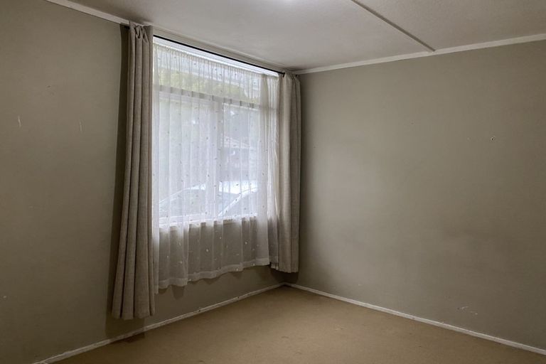 Photo of property in 2/12 Wood Street, Wallaceville, Upper Hutt, 5018