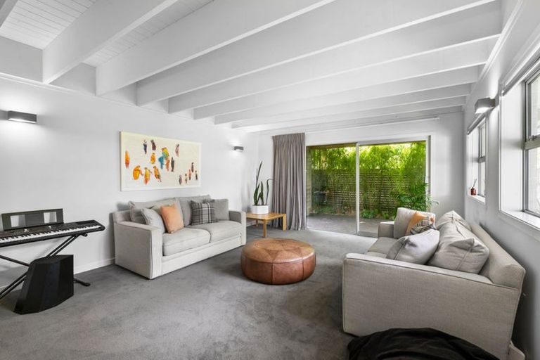 Photo of property in 91 Paynters Avenue, Strandon, New Plymouth, 4312