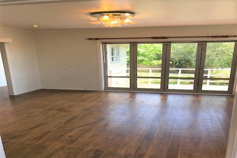 Photo of property in 39 Vera Road, Te Atatu South, Auckland, 0610