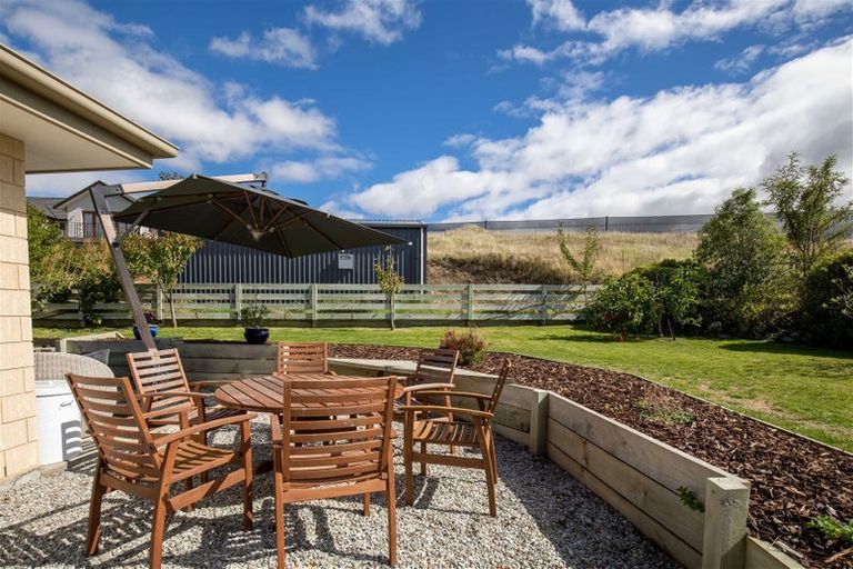 Photo of property in 17 Missy Crescent, Mount Pisa, Cromwell, 9383