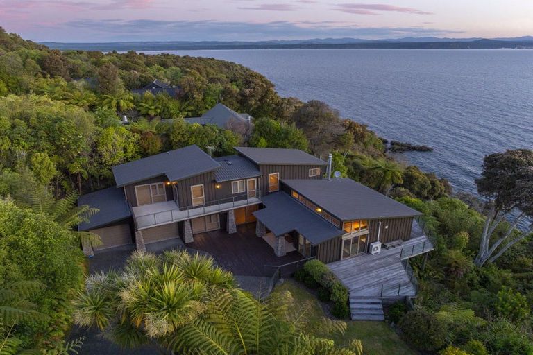 Photo of property in 47 Whakamoenga Point, Acacia Bay, Taupo, 3385