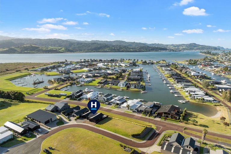 Photo of property in 6 Ian Hopper Way, Pauanui, 3579