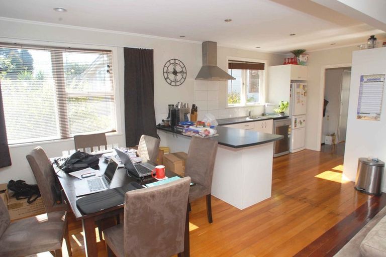 Photo of property in 2/46 Bond Crescent, Forrest Hill, Auckland, 0620