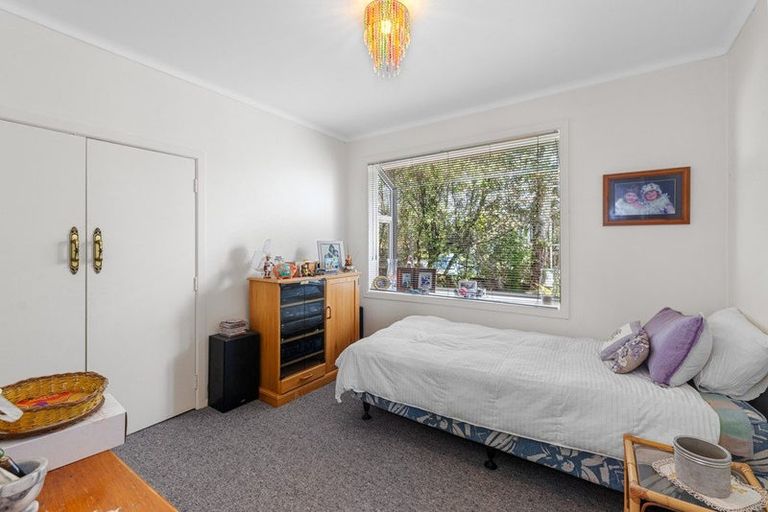 Photo of property in 98 Tiroroa Avenue, Te Atatu South, Auckland, 0610