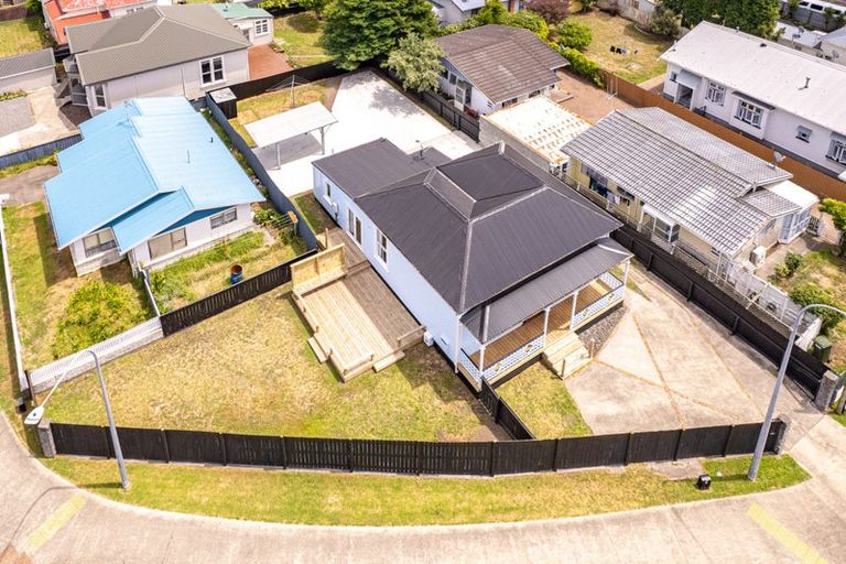 Photo of property in 65 Carlton Avenue, Gonville, Wanganui, 4501