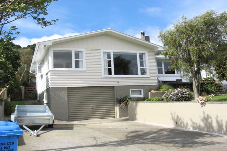 Photo of property in 8 Isabel Grove, Wainuiomata, Lower Hutt, 5014