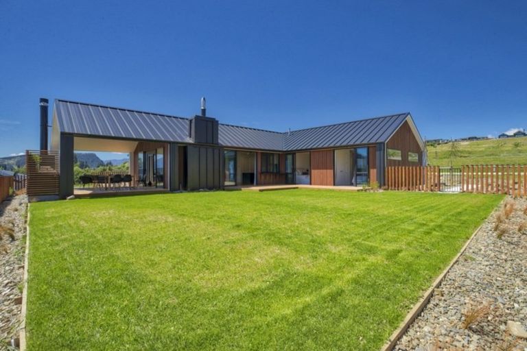 Photo of property in 3 Little Alpha Loop, Wanaka, 9305