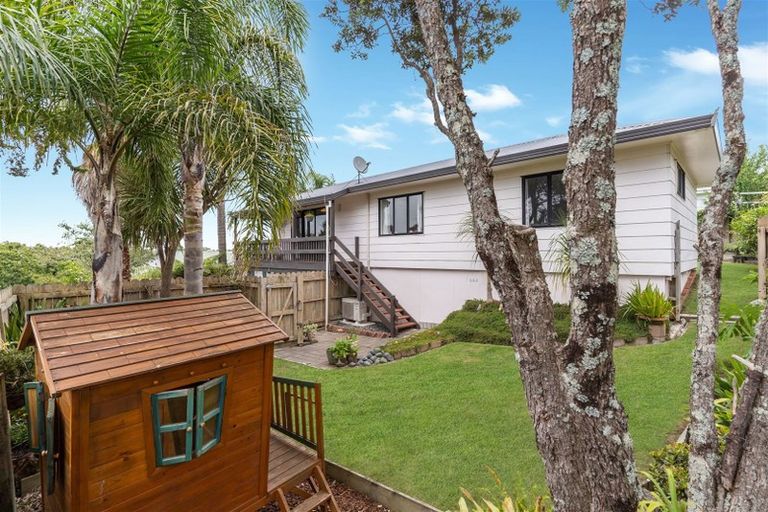 Photo of property in 1/70 Totaravale Drive, Totara Vale, Auckland, 0629