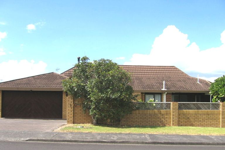 Photo of property in 1 Whiting Grove, West Harbour, Auckland, 0618