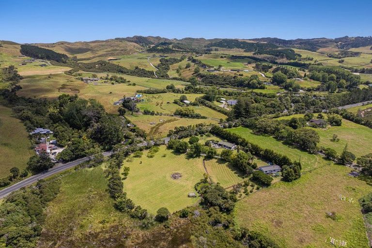 Photo of property in 786 South Head Road, South Head, Helensville, 0874
