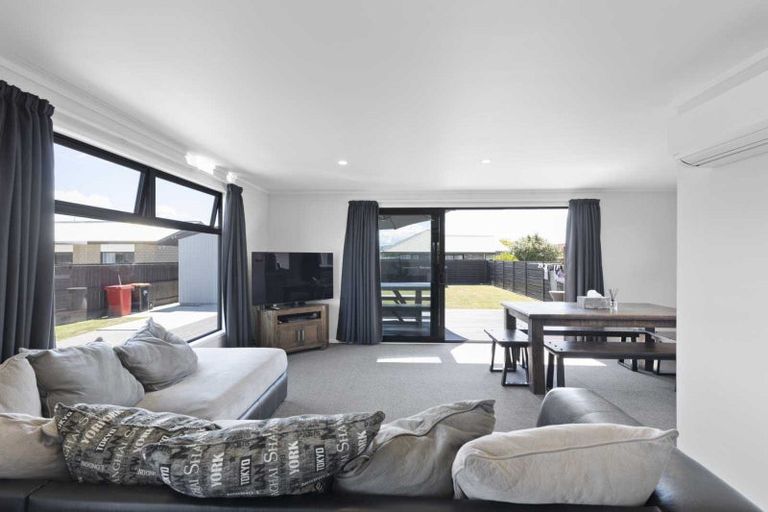 Photo of property in 7 Colonial Place, Kelvin Grove, Palmerston North, 4414