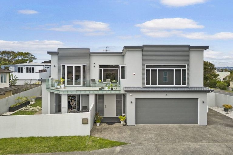 Photo of property in 219 East Coast Road, Campbells Bay, Auckland, 0620