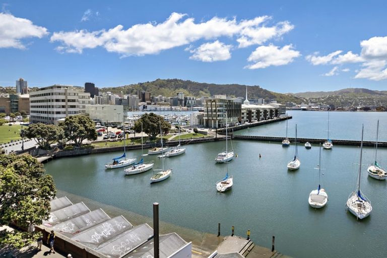 Photo of property in 90 Oriental Parade, Oriental Bay, Wellington, 6011