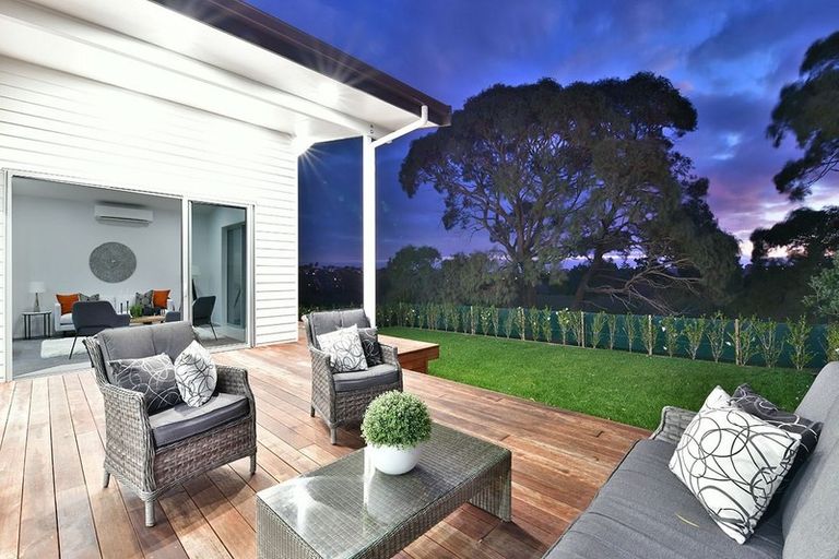 Photo of property in 17 Shakespear Road, Army Bay, Whangaparaoa, 0930