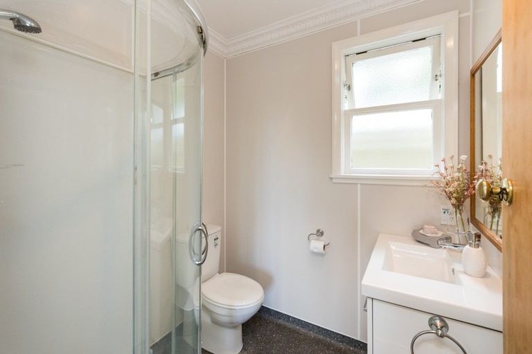 Photo of property in 2 Norwich Place, Awapuni, Palmerston North, 4412