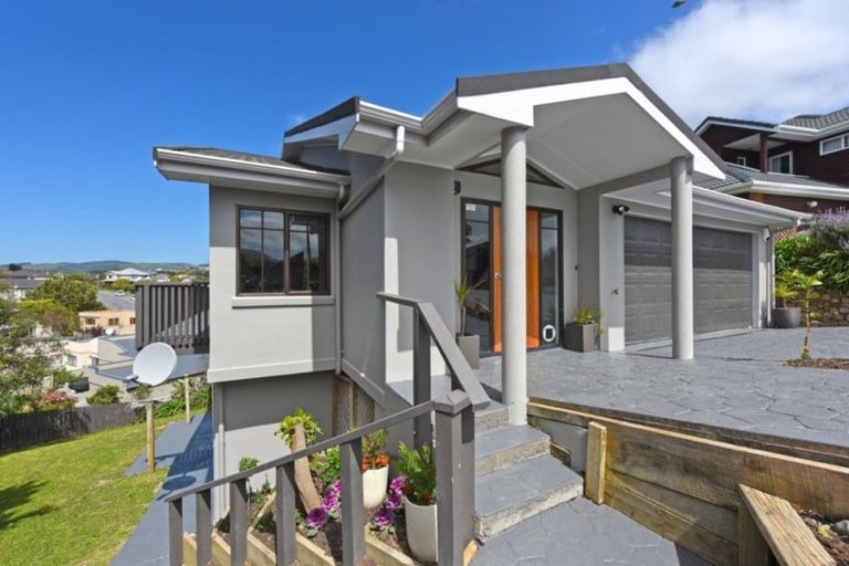 Photo of property in 23 Molyneux Close, Whitby, Porirua, 5024