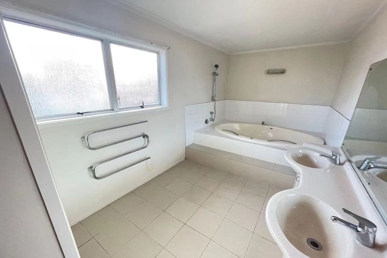 Photo of property in 108a Royal Road, Massey, Auckland, 0614