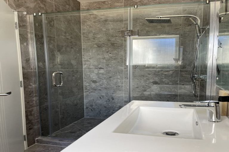 Photo of property in 7 Vinistra Road, Kumeu, 0810