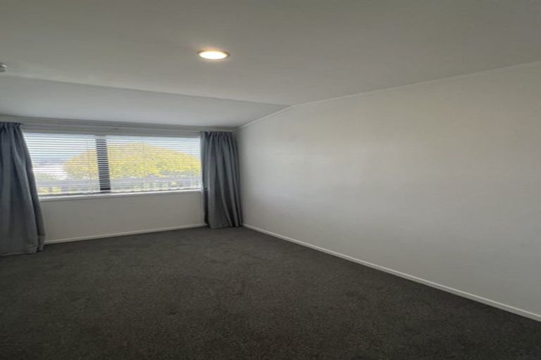 Photo of property in 28 Goodwood Drive, Goodwood Heights, Auckland, 2105