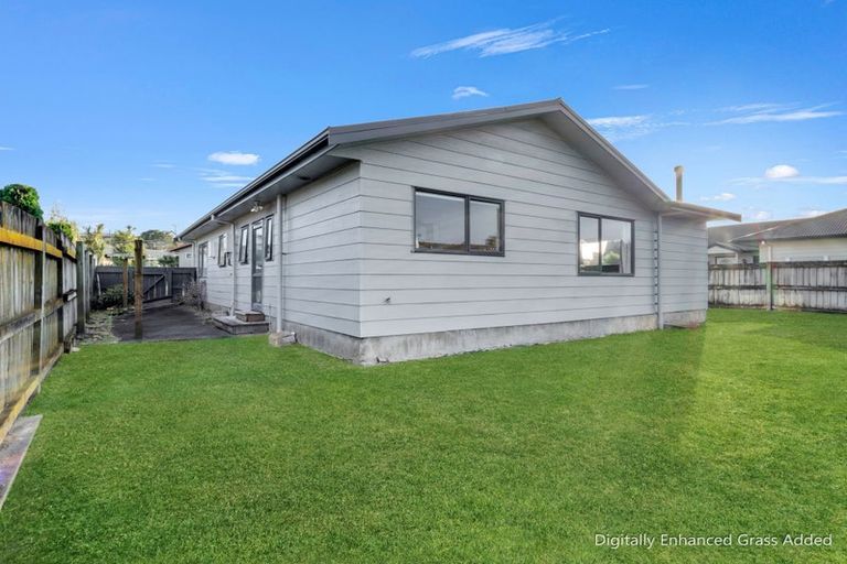 Photo of property in 32 Dahlstrom Grove, Kelvin Grove, Palmerston North, 4414