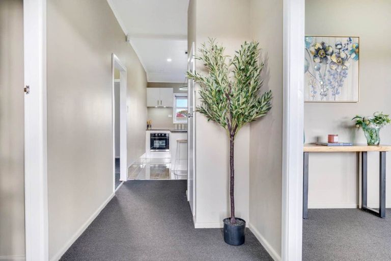 Photo of property in 35 Seddon Avenue, Papatoetoe, Auckland, 2104