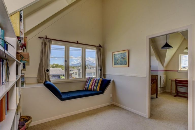 Photo of property in 4 Smith Road, Merrilands, New Plymouth, 4312