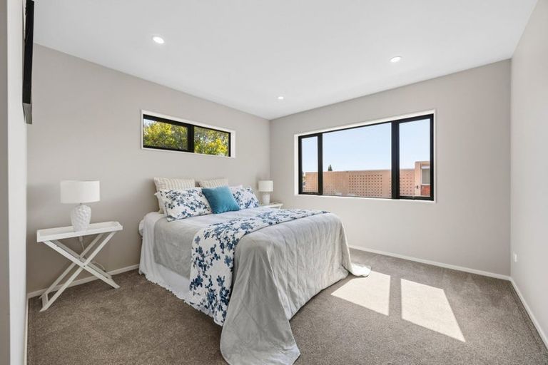 Photo of property in 60c Hutchinsons Road, Bucklands Beach, Auckland, 2014