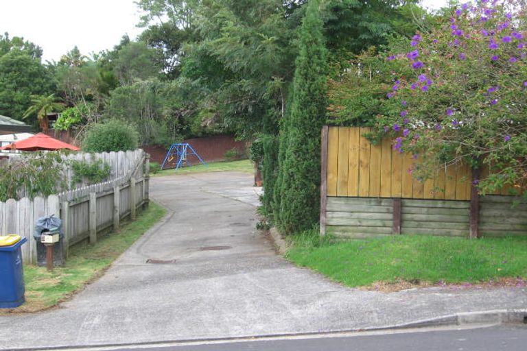 Photo of property in 3a John Webster Place, Glen Eden, Auckland, 0602
